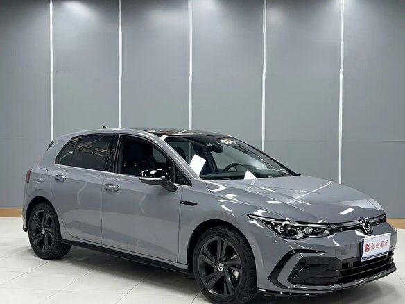 2022 Volkswagen Golf VIII, серый - вид 2
