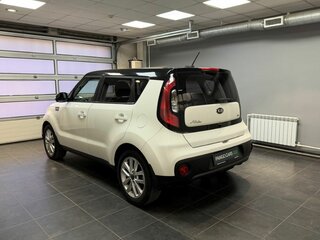 2017 Kia Soul II Рестайлинг, белый, 1620000 рублей, вид 4