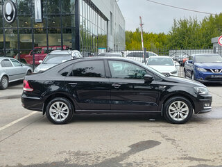 2017 Volkswagen Polo V Рестайлинг, чёрный, 1070000 рублей, вид 4