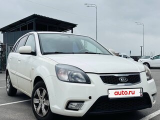 2011 Kia Rio II Рестайлинг, белый, 550000 рублей, вид 1