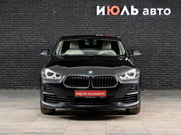 2020 BMW X2 sDrive18i I (F39), чёрный - вид 2