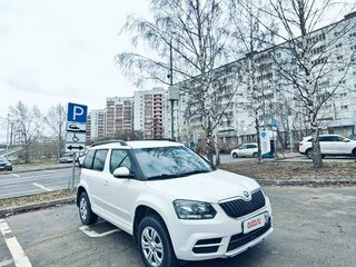 2014 Skoda Yeti I Рестайлинг, белый, 900000 рублей, вид 4