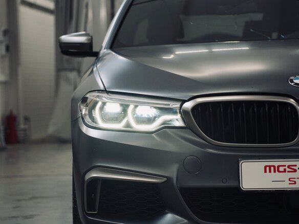 2019 BMW 5 серии M550i xDrive VII (G30/G31/G38), чёрный, 5990000 рублей - вид 19