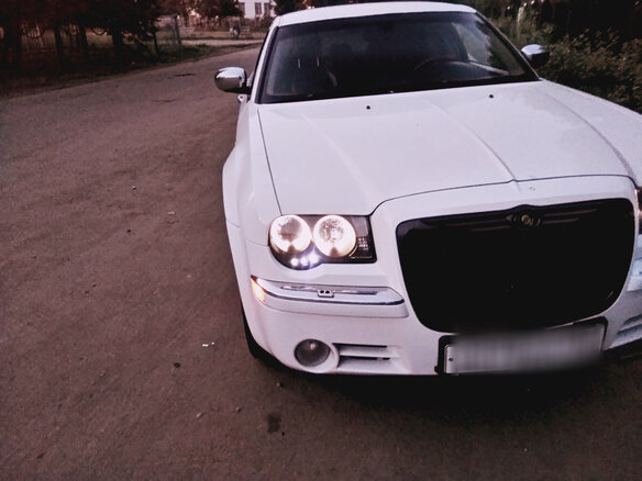2005 Chrysler 300C I, белый - вид 1