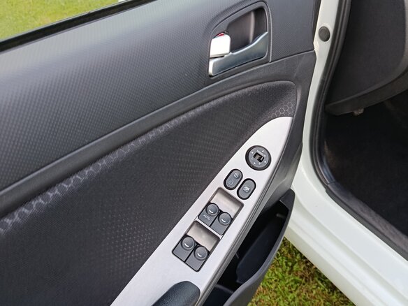 2014 Hyundai Solaris I Рестайлинг, белый, 820000 рублей - вид 14