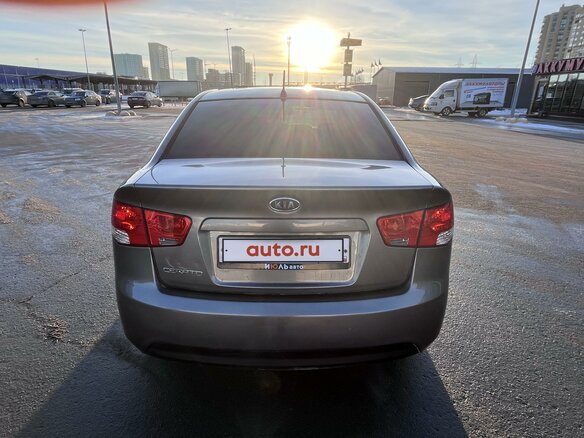 2011 Kia Cerato 5-speed II, серый, 920000 рублей - вид 9