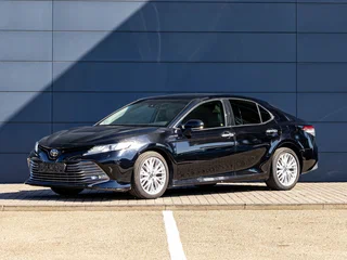 Toyota Camry VIII (XV70)