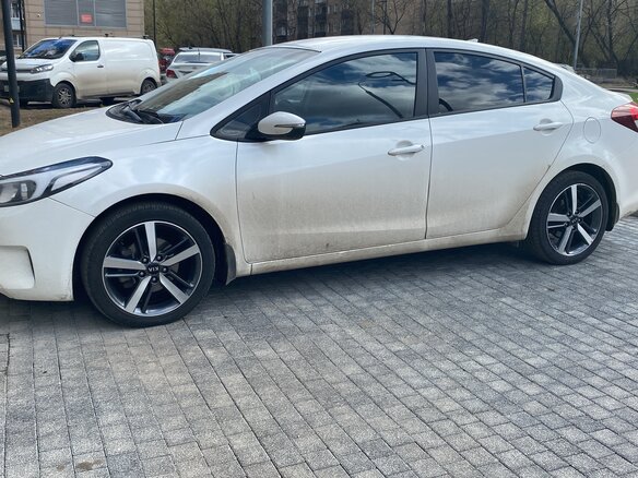 2017 Kia Cerato III Рестайлинг (Classic), белый, 1300000 рублей - вид 4