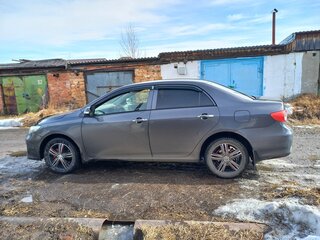 2010 Toyota Corolla X (E140, E150) Рестайлинг, серый, 900000 рублей, вид 3
