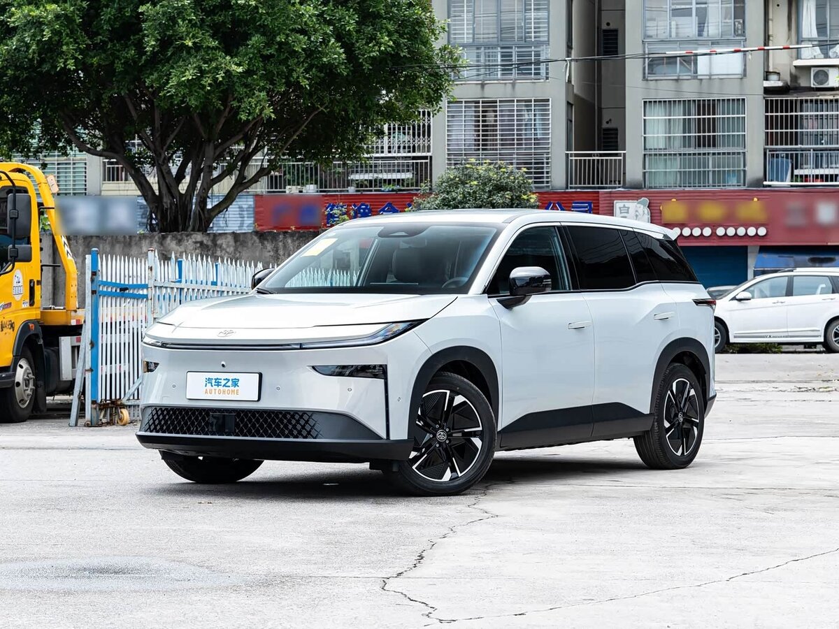 Открыть фотографии: Toyota bZ3X
