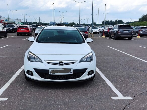 2014 Opel Astra GTC J Рестайлинг, белый, 1700000 рублей