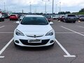 2014 Opel Astra GTC J Рестайлинг, белый, 1700000 рублей