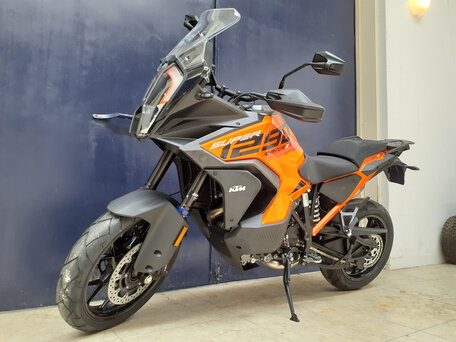 2023 KTM 1290 Super Adventure S, оранжевый, 1900000 рублей, вид 5