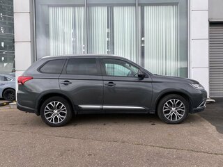 2018 Mitsubishi Outlander III Рестайлинг 2, серый, 1780000 рублей, вид 3