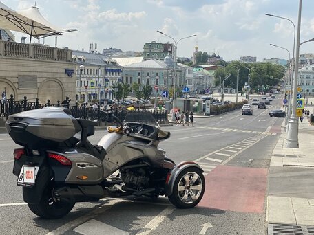 2017 BRP Can-Am Spyder, серебристый, 2500000 рублей, вид 4