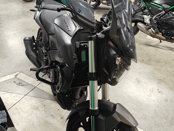 2023 Bajaj Dominar 400, чёрный