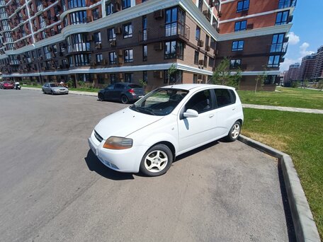 2005 Chevrolet Aveo I, белый, 409001 рублей, вид 4