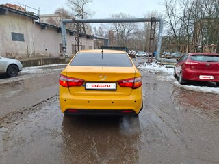 2013 Kia Rio 4-speed III, жёлтый, 550000 рублей, вид 3
