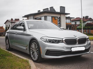 2018 BMW 5 серии 530i xDrive VII (G30/G31/G38), серебристый, 3690000 рублей, вид 3