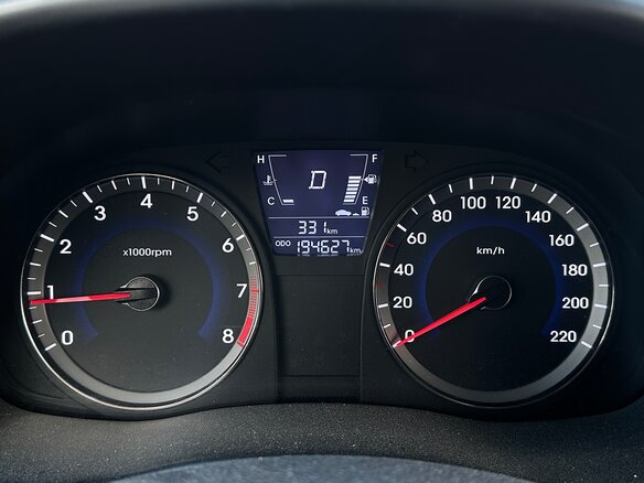 2011 Hyundai Solaris I, серый, 700000 рублей - вид 7