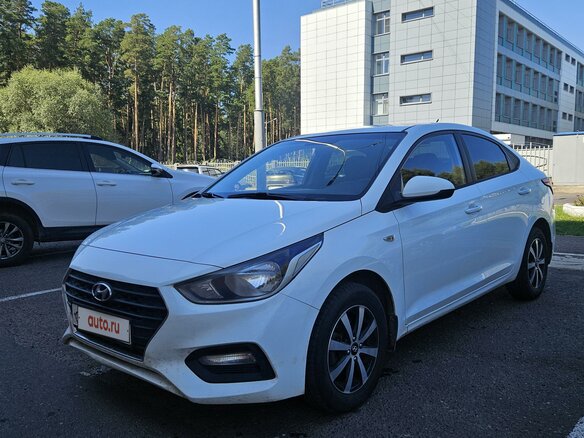 2017 Hyundai Solaris II, белый, 900000 рублей