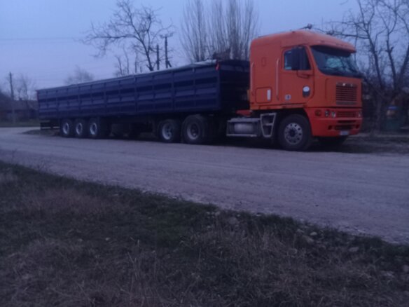 2003 Freightliner Argosy, оранжевый, 2600000 рублей