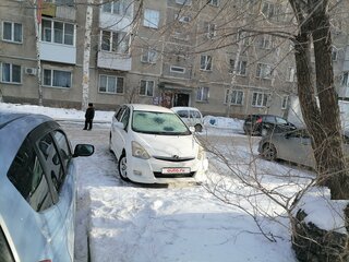 2005 Toyota Wish I, белый, 1100000 рублей, вид 1