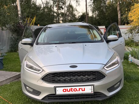 2016 Ford Focus III Рестайлинг, серебристый, 900000 рублей, вид 3