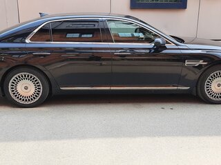 2020 Genesis G90 I Рестайлинг, чёрный, 2950000 рублей, вид 4