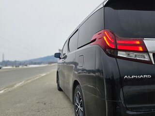 2015 Toyota Alphard III, чёрный, 5500000 рублей, вид 3
