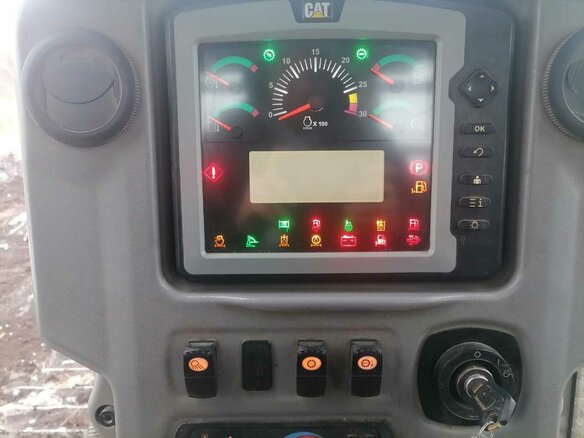 2011 Caterpillar D6, жёлтый, 8500000 рублей - вид 6
