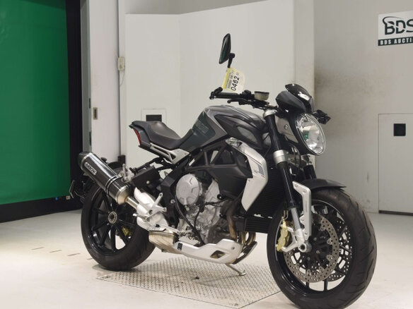 2021 MV Agusta Brutale 800, серый, 900000 рублей - вид 2