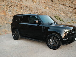 2023 Land Rover Defender 110 II, чёрный, 10800000 рублей, вид 4
