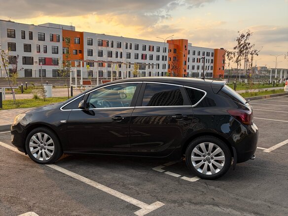 2011 Opel Astra J, чёрный - вид 12