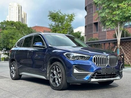 2022 BMW X1 18i sDrive II (F48) Рестайлинг, синий, 2400000 рублей, вид 2