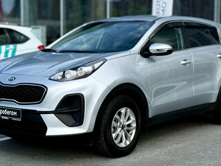 2020 Kia Sportage IV Рестайлинг, серебристый, 2545000 рублей, вид 1