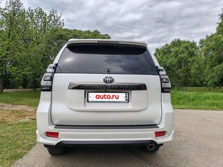2021 Toyota Land Cruiser Prado 150 Series Рестайлинг 3, белый, 8750000 рублей, вид 3