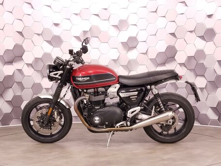2020 Triumph Speed Twin, красный, 817000 рублей, вид 4
