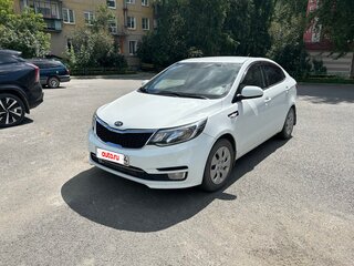2015 Kia Rio III Рестайлинг, белый, 660000 рублей, вид 2