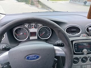 2010 Ford Focus II Рестайлинг, серебристый, 585000 рублей, вид 4