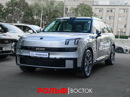 Lynk & Co 900