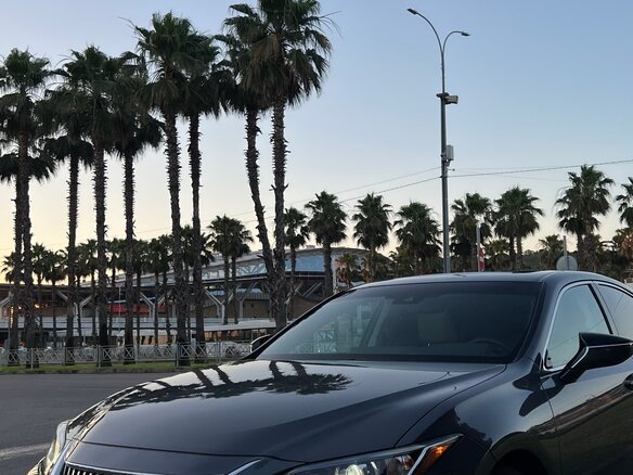 2019 Lexus ES 300h VII, серый, 4500000 рублей - вид 3