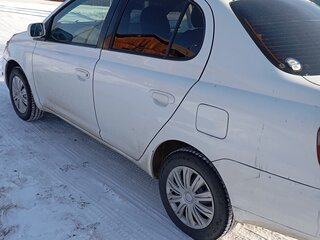 2001 Toyota Platz, белый, 490000 рублей, вид 4