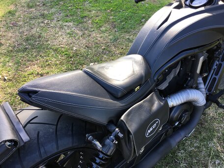 2008 Harley-Davidson V-Rod, чёрный, 4900000 рублей, вид 3