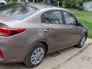 2020 Kia Rio IV, коричневый, 1700000 рублей, вид 3