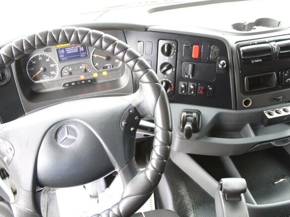 2011 Mercedes-Benz Axor, белый, 1800000 рублей - вид 8