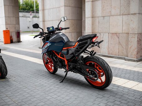 2025 KTM 390 Duke, оранжевый, 899000 рублей, вид 4