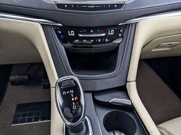 2019 Cadillac XT5 I, красный - вид 17