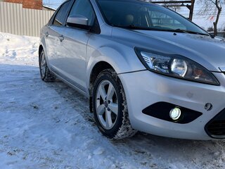 2010 Ford Focus II Рестайлинг, серебристый, 560000 рублей, вид 3