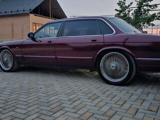 1997 Jaguar XJ Classic Sovereign II (X300), красный, 1650000 рублей, вид 3